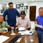 Prefeito recebe requerimento da Câmara Municipal com pedido de intervenção na Santa Casa