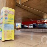 ‘Geladeira Solidária’ oferece comida de graça na rodoviária