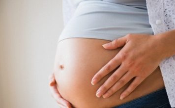 Mulher é presa ao voltar de centro religioso bêbada e agredir companheira grávida em VG