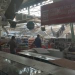 Teto de shopping desaba e deixa clientes feridos; vídeo