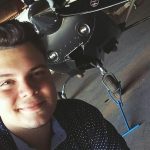 “Sobrevivemos só com água”, conta cantor que ficou desaparecido por 24 dias após queda de avião