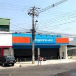 Bandidos fazem família de gerente de loja refém para roubar celulares em Cuiabá