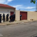 Após negociação com Bope, jovem que manteve mãe como refém se entrega