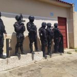 Filho tem surto psicótico e faz mãe refém dentro de casa em Cuiabá; Bope negocia