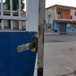 Base policial é alvo de vandalismo após PM fechar festa com 400 pessoas em Cuiabá