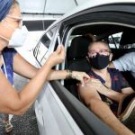 Prefeitura inicia a vacinação em drive thru; saiba onde se vacinar