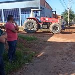 Sargento Joelson fiscaliza obras do asfalto no Jardim Florianópolis e miniestádio do Vitória