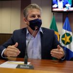 Governador articula para vacinar profissionais da Educação de Mato Grosso