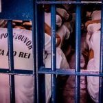 Policial penal é detido por repassar celulares a detento na PCE