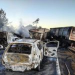 Colisão entre três carretas, van e carro de passeio deixa mortos em MT; vídeos