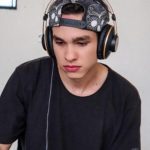 DJ morre ao ser atingido com tiro na cabeça enquanto dirigia carro em Sinop