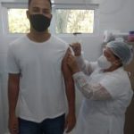 Cidade em MT inicia vacinação de jovens sem comorbidades