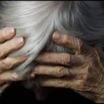 Homem é flagrado estuprando a mãe de 70 anos, que é deficiente auditiva