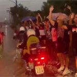 Mesmo com chuva, torcedores recebem Flamengo em Cuiabá