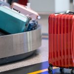 Bolsonaro veta retomada do despacho gratuito de bagagens em voos