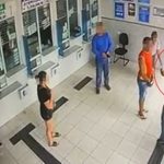 Vídeos mostram ladrão rendendo e fazendo ‘limpa’ em lotérica