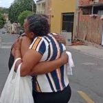 Mãe e filhos se reencontram após 35 anos de separação