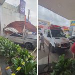 Dono de pizzaria sofre infarto dirigindo, bate em parede de loja e morre