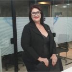 Contadora morre ao se desequilibrar e cair da escada