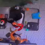 Vídeo mostra mulher esfaqueando suposta amante do marido durante trabalho