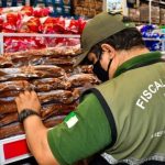 Procon apreende produtos vencidos e enquadra supermercado de Cuiabá