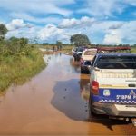 PM encontra canoa com marcas de tiros e alimentos de bandidos em fuga