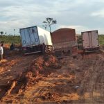 Atoleiros na MT-170 deixam moradores isolados e carretas não passam; vídeo