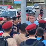 Bolsonaro causa alvoroço em escola de Brasília
