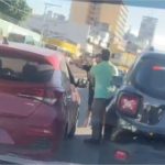 Motoristas trocam socos no meio da rua em Cuiabá; veja vídeo