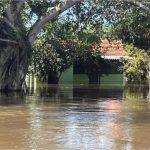 Rio Jauru volta a subir e duas famílias permanecem em área alagada