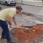 Vereador Dilemário tapa buraco gigante em faixa de pedestre; vídeo