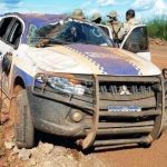 Viatura capota e policias ficam feridos durante perseguição a bandidos do ‘novo cangaço’