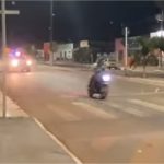 Polícia faz perseguição alucinante a jovens e os para com tiros de borracha em MT; vídeos
