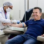 Governador faz doação de sangue no Hemocentro e pede colaboração da sociedade