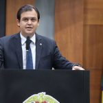 Thiago Silva manifesta contra o fechamento do programa de escolas militares