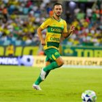 Uendel leva 8 pontos na cabeça após choque com jogador do Cruzeiro