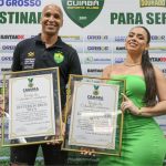 Raízes em Cuiabá: Deyverson e esposa recebem título de cidadãos cuiabanos