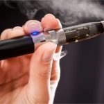 Vale lembrar: Uso de cigarro eletrônico está proibido em locais coletivos