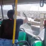 Mãe quebra janela de ônibus sem ar-condicionado após filho passar mal; veja vídeo