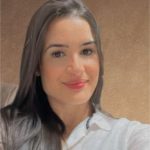 Advogada morre após carro capotar e cair em córrego em MT