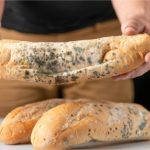 Comer pão com bolor é perigoso? Médico esclarece a dúvida
