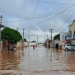 Governo de MT monta força-tarefa para ajudar vítimas de temporal em Cáceres