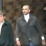 Daniel Alves deixa a prisão em Barcelona; veja vídeo