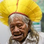 Macron concede a cacique Raoni a mais alta honraria da França