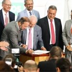 Lula assina MP que prevê redução de até 5% na conta de luz