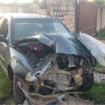 Embriagado corta própria barriga e bate carro em muro de igreja depois de briga com mulher