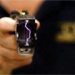 Projeto autoriza venda de armas de eletrochoque para mulheres em MT