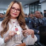 Primeira-dama de MT recebe homenagem da PM em cerimônia de aniversário de 23 anos da Rotam