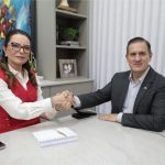 Primeira-dama de MT participa da entrega de veículos da PJC ao programa SER Família Mulher