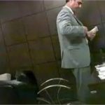 Vídeo em que Emanuel coloca maços de dinheiro no paletó é anulado como prova pelo TRF